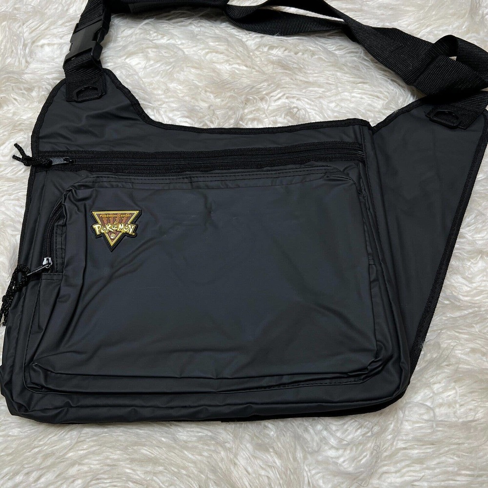 NINTENDO POKEMON CENTER NEW YORK MESSENGER BAG SET AND POUCH PIKACHU - Picture 5 of 8